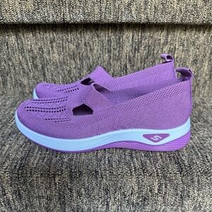 Women's Lightweight Mesh Slip On Sneakers Walking Shoes. New. Unbranded.